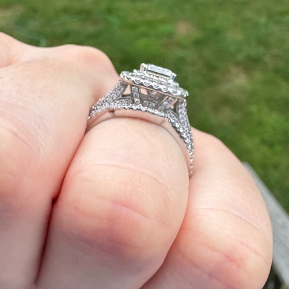 Engagement Ring & Wedding Band For Sale - Picture 4 of 7